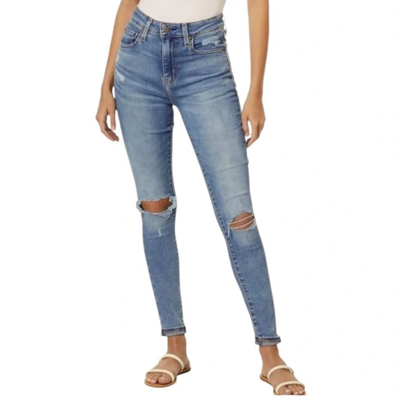 Levi's Denim - 721 distressed high rise skinny jeans size 26 in excellent condition​